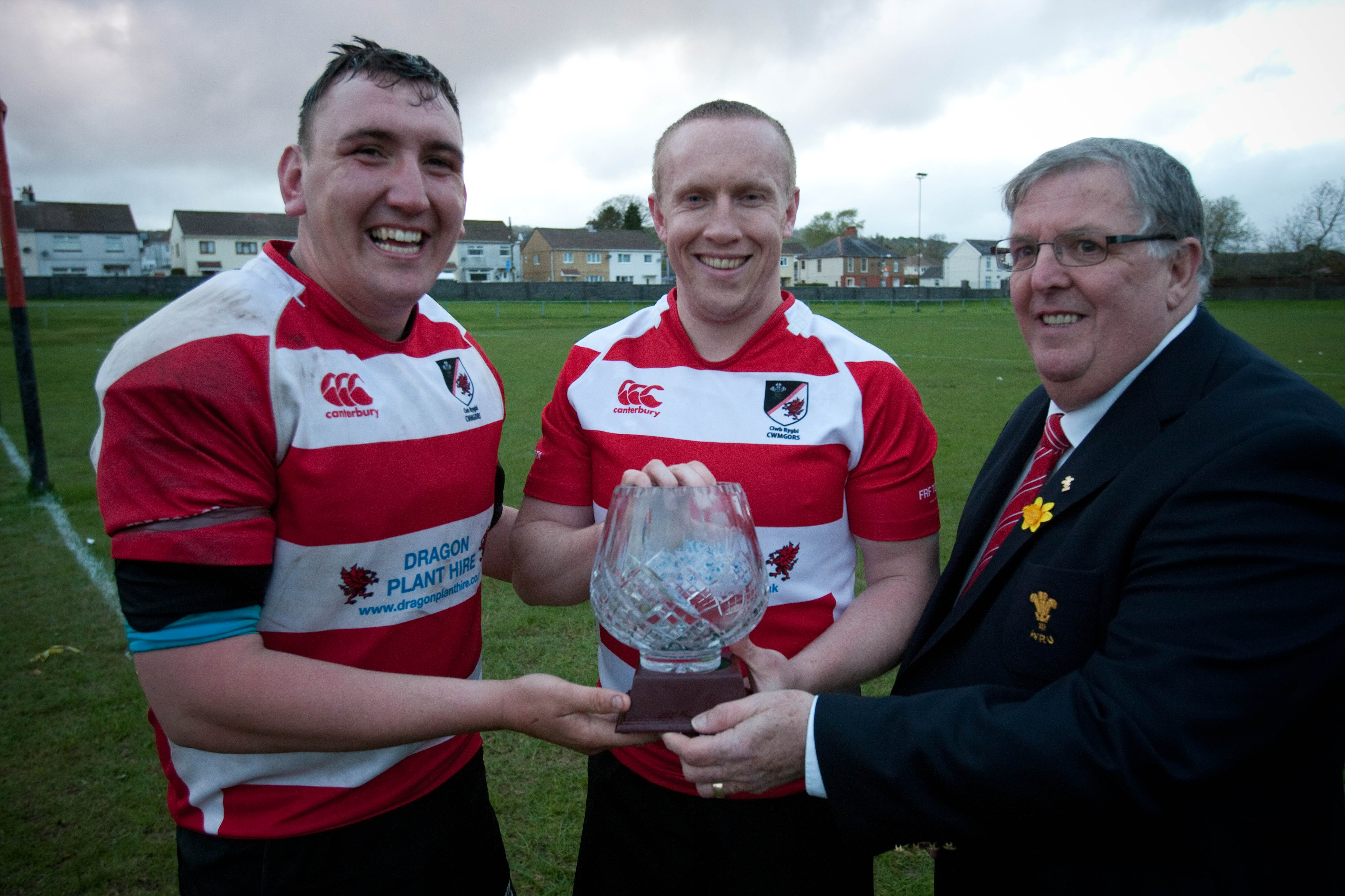 Captains Receiving Trophy